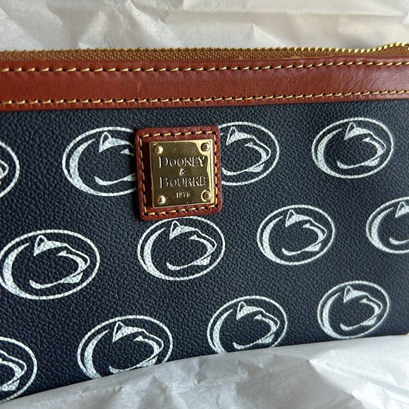 Dooney & Bourke - Penn State navy blue wristlet / clutch / small purse - Picture 2 of 5